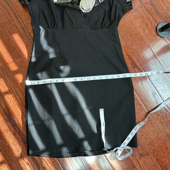 Spirit of Halloween police woman costume - Picture 14 of 16